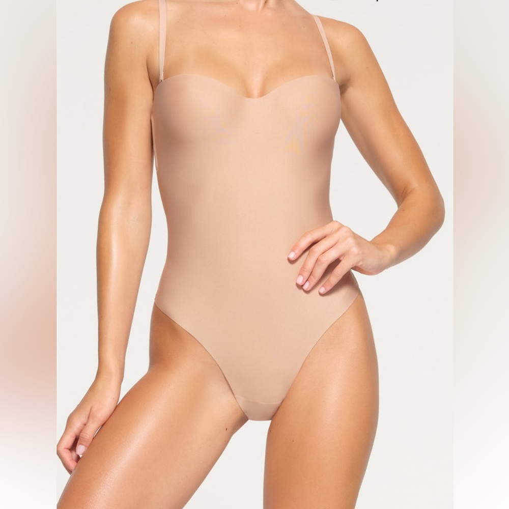 SKIMS NWT Body Moulded Underwire Bodysuit - Sand